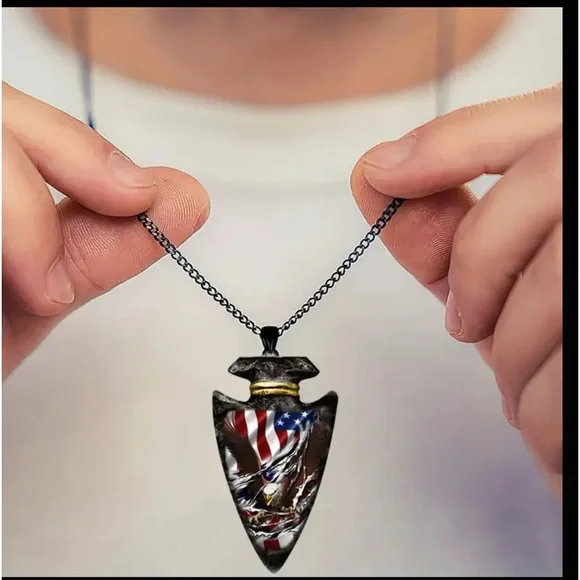 Patriotic USA American Flag and Eagle Arrowhead Design Black Unisex Necklace - Picture 4 of 7